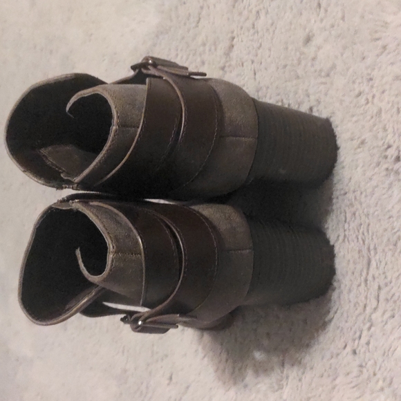 Boots - Picture 3 of 4